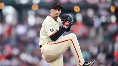 Blake Snell pitching for the Giants