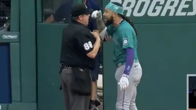 JP Crawford in Doug Eddings face