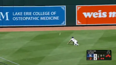 Alex Verdugo misplaying a fly ball
