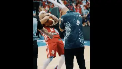 Carlos Arroyo celebrating a Puerto Rico win with Pelicans guard Jose Alvarado