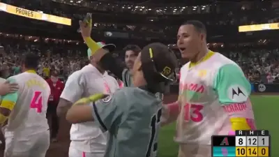 a fan next to Manny Machado