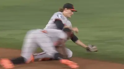 Jorge Mateo and Gunnar Henderson colliding in the infield