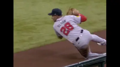 Braves first basemanMatt Olson making a throw while on his knees