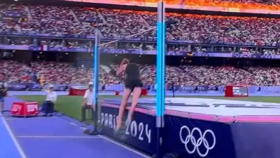 Hamish Kerr jumps