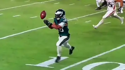 Saquon Barkley drops a pass