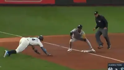 Julio Rodriguez dives back