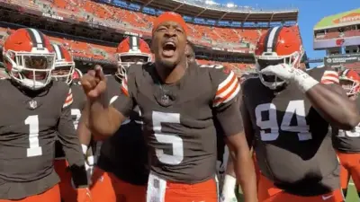 Jameis Winston delivers a pregame speech
