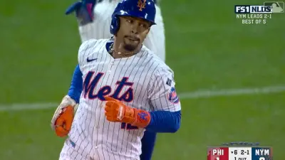 Francisco Lindor jogging