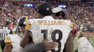 Mike Tomlin hugs Mike Williams