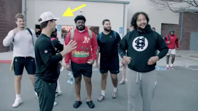 Brock Purdy showing the 49ers' offensive line their Christmas gifts