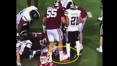 Fernando Carmona stepping on an opponent's ankle
