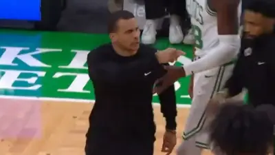Joe Mazzulla angrily pointing