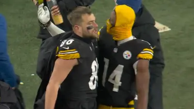 George Pickens motions to fans