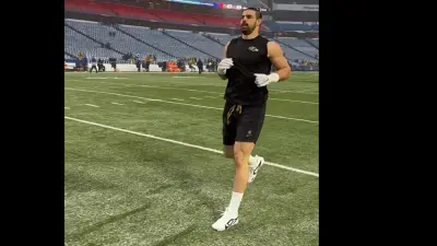 Mark Andrews in short sleeves