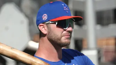 Pete Alonso holding a bat