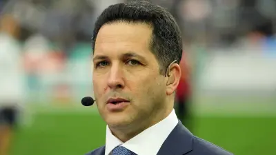 Adam Schefter with an earpiece in