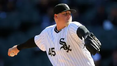 Bobby Jenks throwing a pitch