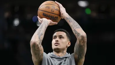 Kyle Kuzma warming up for the Bucks