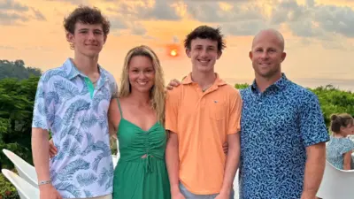 Brett Gardner and his family pose for a photo