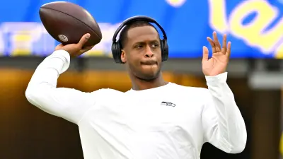 Geno Smith ready to throw a ball