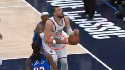 Shai Gilgeous-Alexander fouling Ivica Zubac