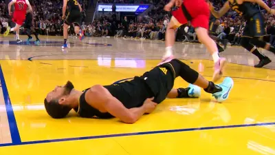 Steph Curry on the ground in pain