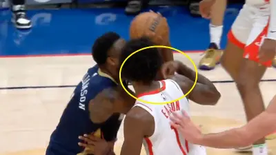 Zion Williamson getting hit on the arm