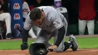 Mike Tauchman stands up after an injury