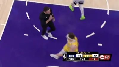 JJ Redick berating his Lakers players during their Game 2 matchup against the Timberwolves