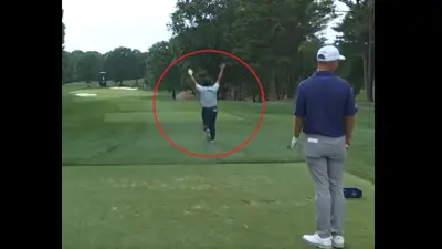 Si Woo Kim celebrates
