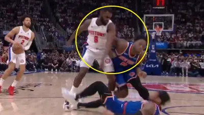 Tim Hardaway Jr. shoving down Knicks players