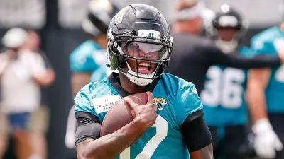 Travis Hunter working out with the Jaguars