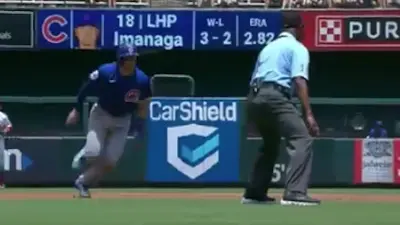 Ian Happ running the bases