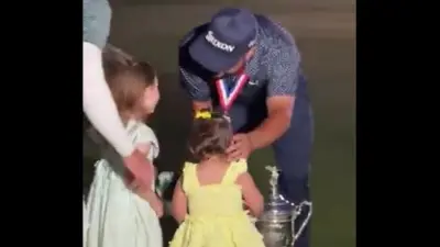 JJ Spaun celebrates with his daughters at the US Open