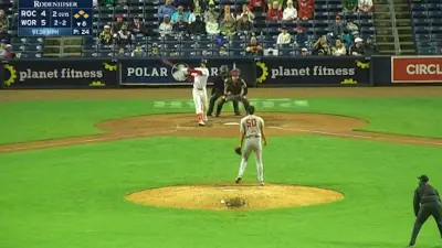 Roman Anthony blasts a home run