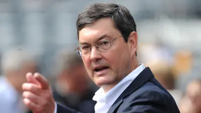 Bob Nutting giving a speech