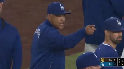 Dave Roberts points