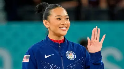 Suni Lee waving to the crowd