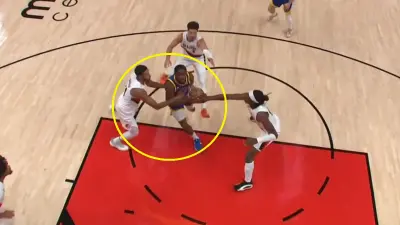 Jonathan Kuminga driving to the basket